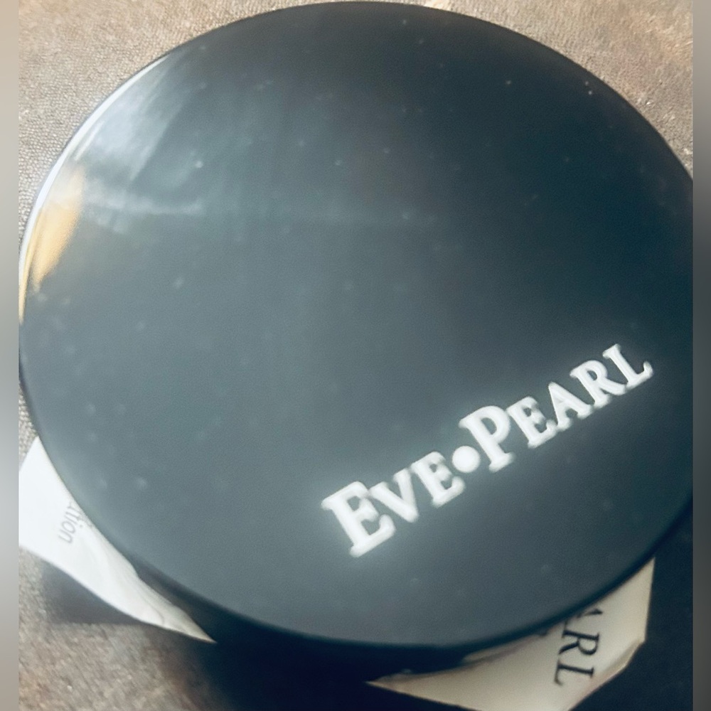 EVE PEARL HD 40:60 Dual Foundation Makeup Compact, Medium, BNIB (RDBIN)